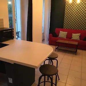 https://terrasses-du-port-5-mn-t2-entirement-neuf.fr-provencehotel.com